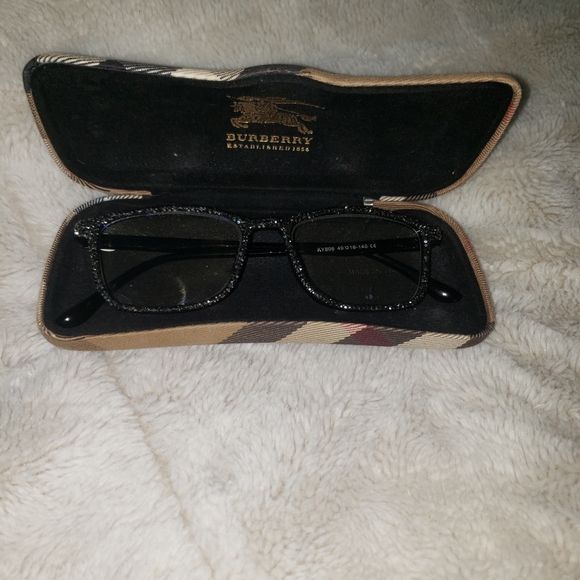 Burberry eyeglass case - Picture 7 of 7